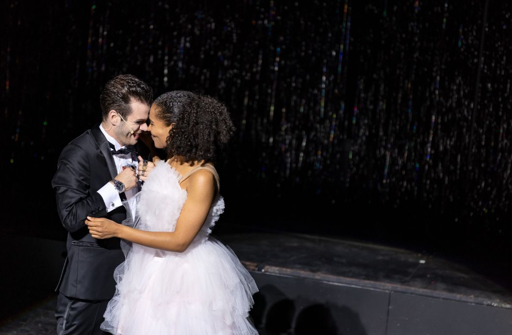 Gabriel Schneider (Macheath) and Cynthia Micas (Polly Peachum) © Jess Shurte