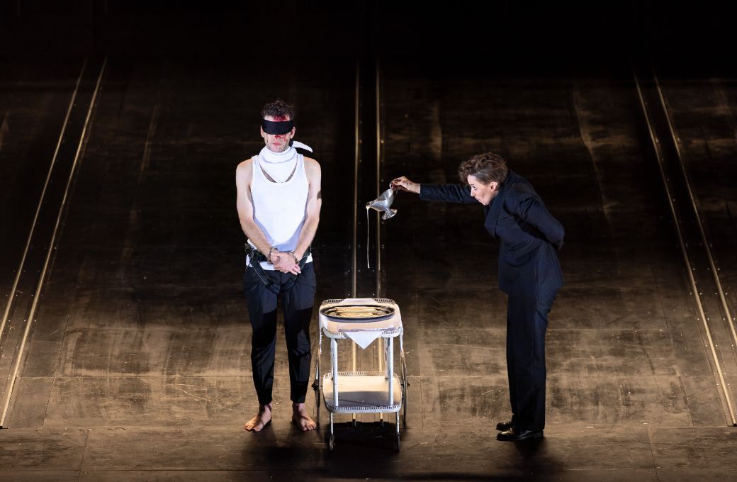 Gabriel Schneider (Macheath) and Kathrin Wehlisch (Tiger Brown) &copy; Jess Shurte