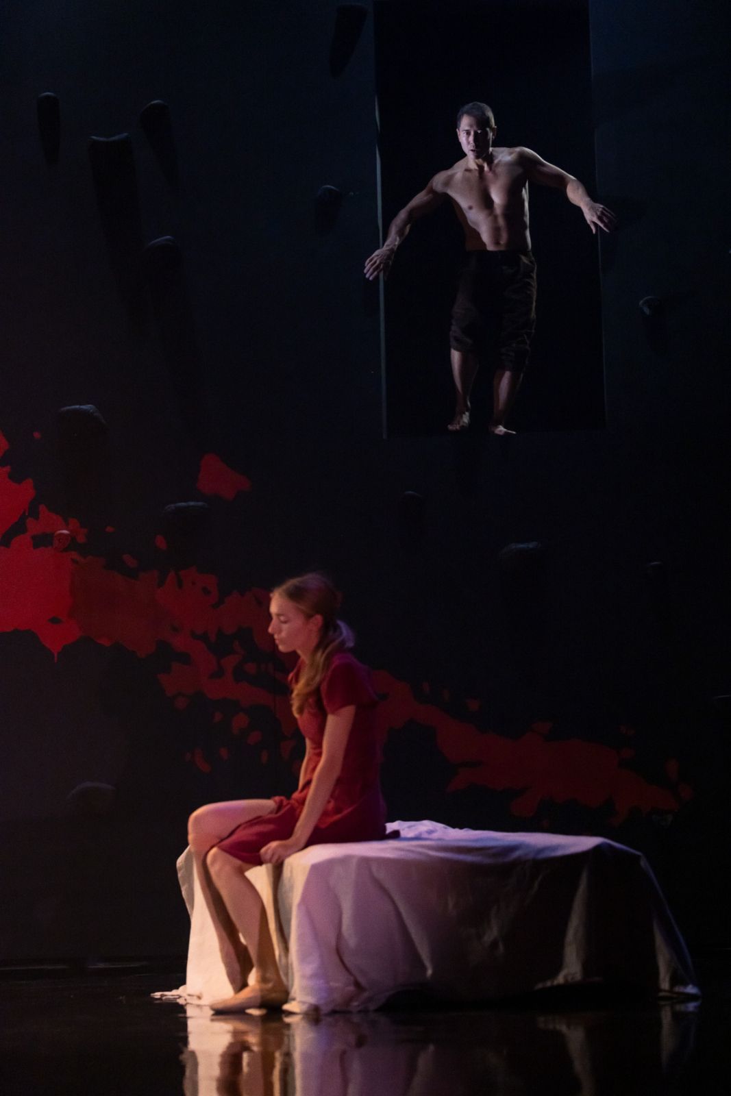 Tommy Franzen as the Minotaur and Isabel Lubach as Ariadne in Kim Brandstrup's <i>Minotaur</i> © Jess Shurte