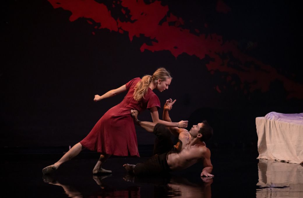 Isabel Lubach as Ariadne and Tommy Franzen as the Minotaur in Kim Brandstrup's <i>Minotaur</i> © Jess Shurte