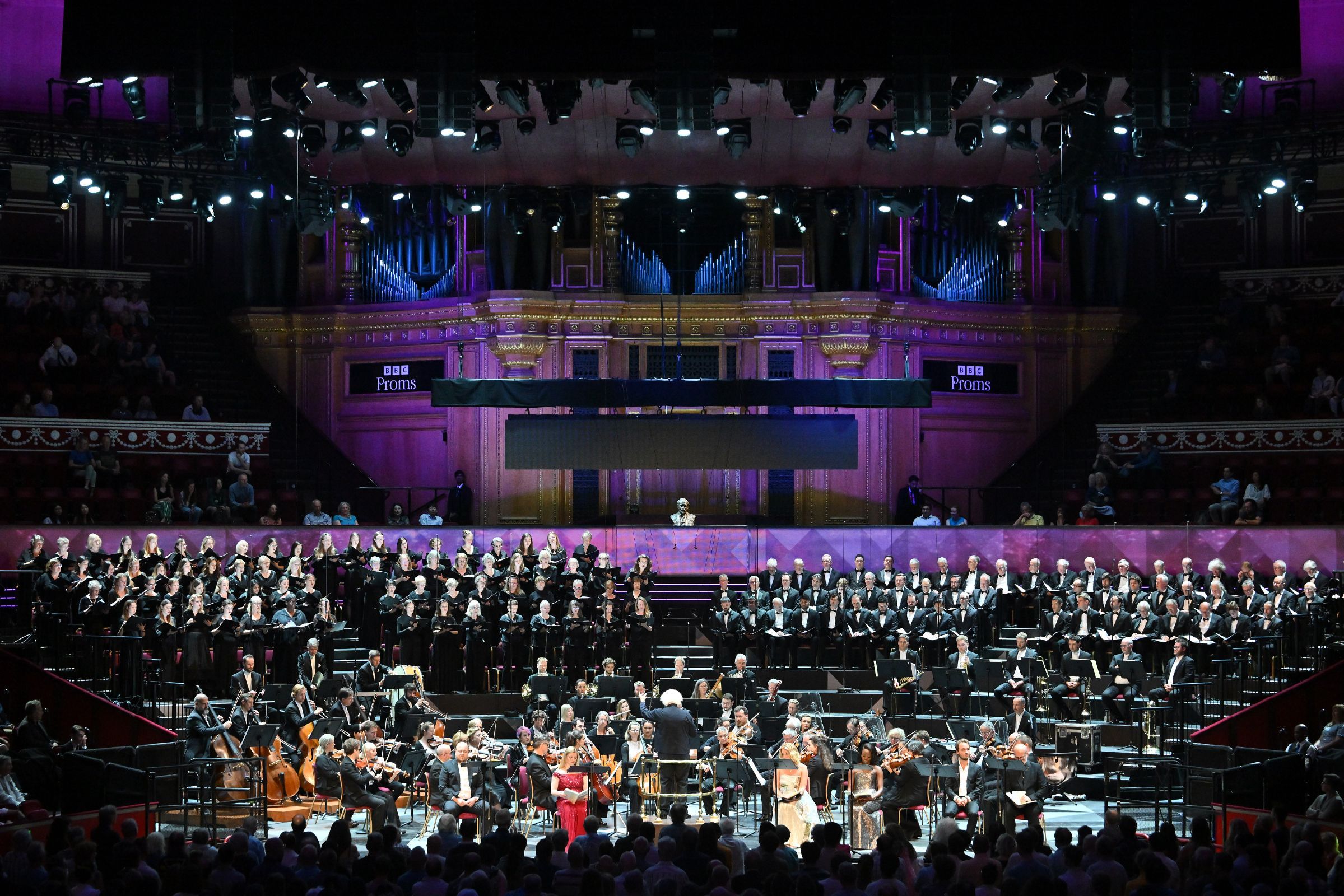 The London Symphony Orchestra and Chorus &copy; BBC | Mark Allan