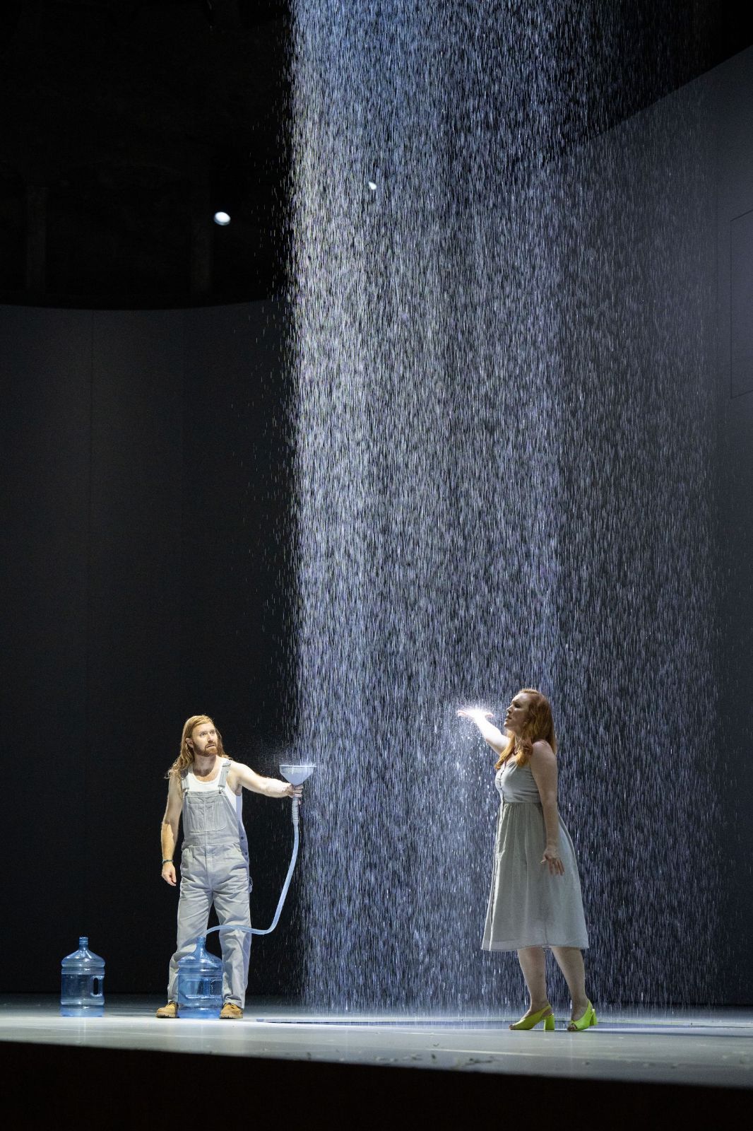 Sebastian Kohlhepp (Manolios) und Sara Jakubiak (Katerina) &copy; SF | Monika Rittershaus