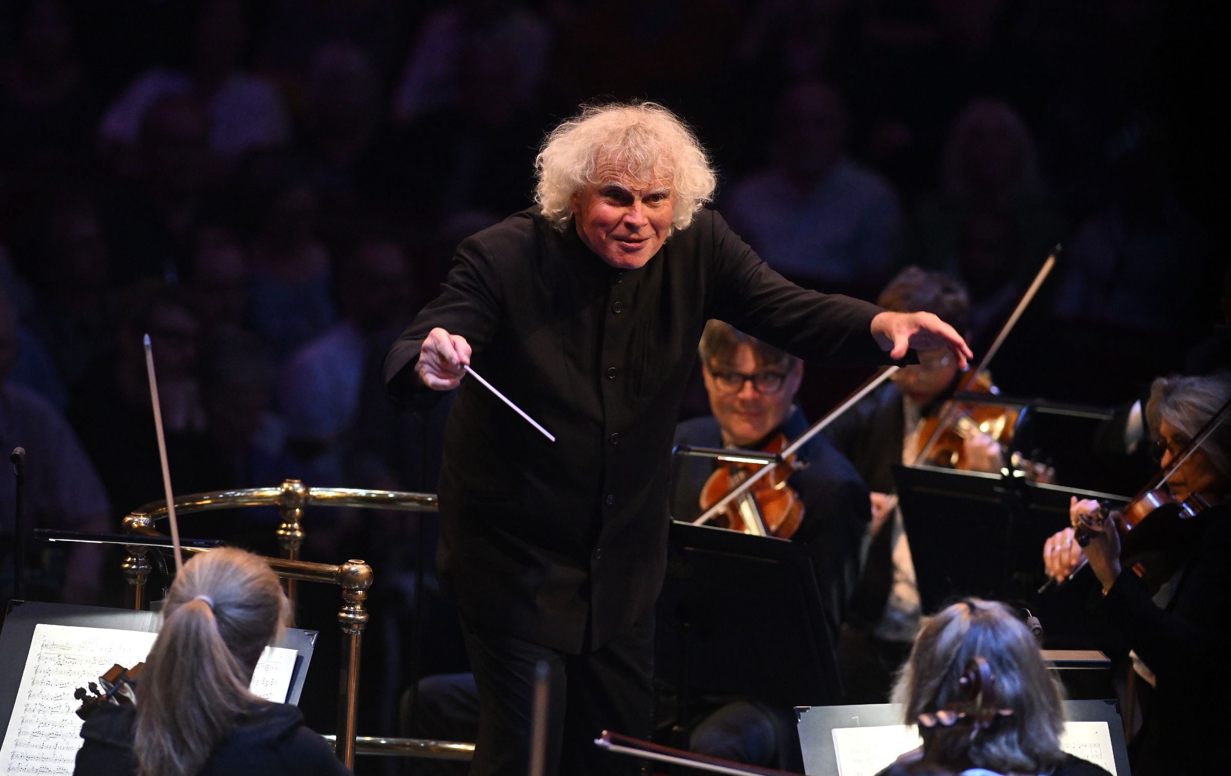 Sir Simon Rattle conducts the London Symphony Orchestra © BBC | Mark Allan