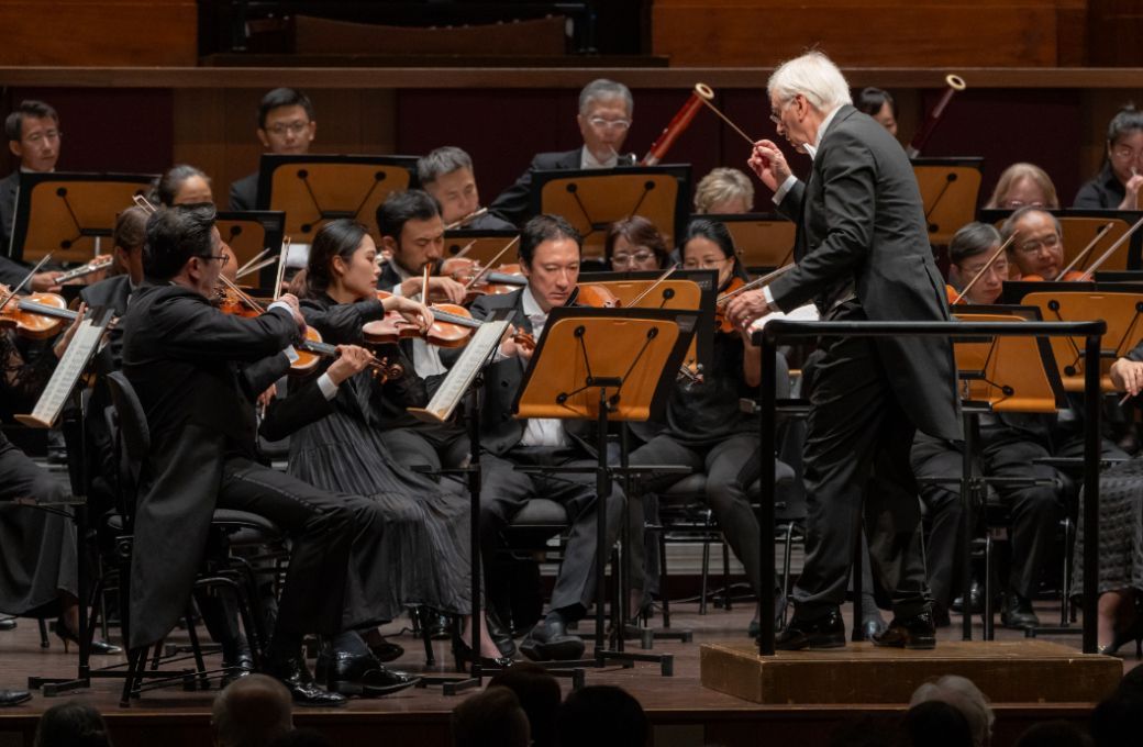 Mario Venzago conducts the Singapore Symphony Orchestra © Aloysius Lim | Singapore Symphony Orchestra
