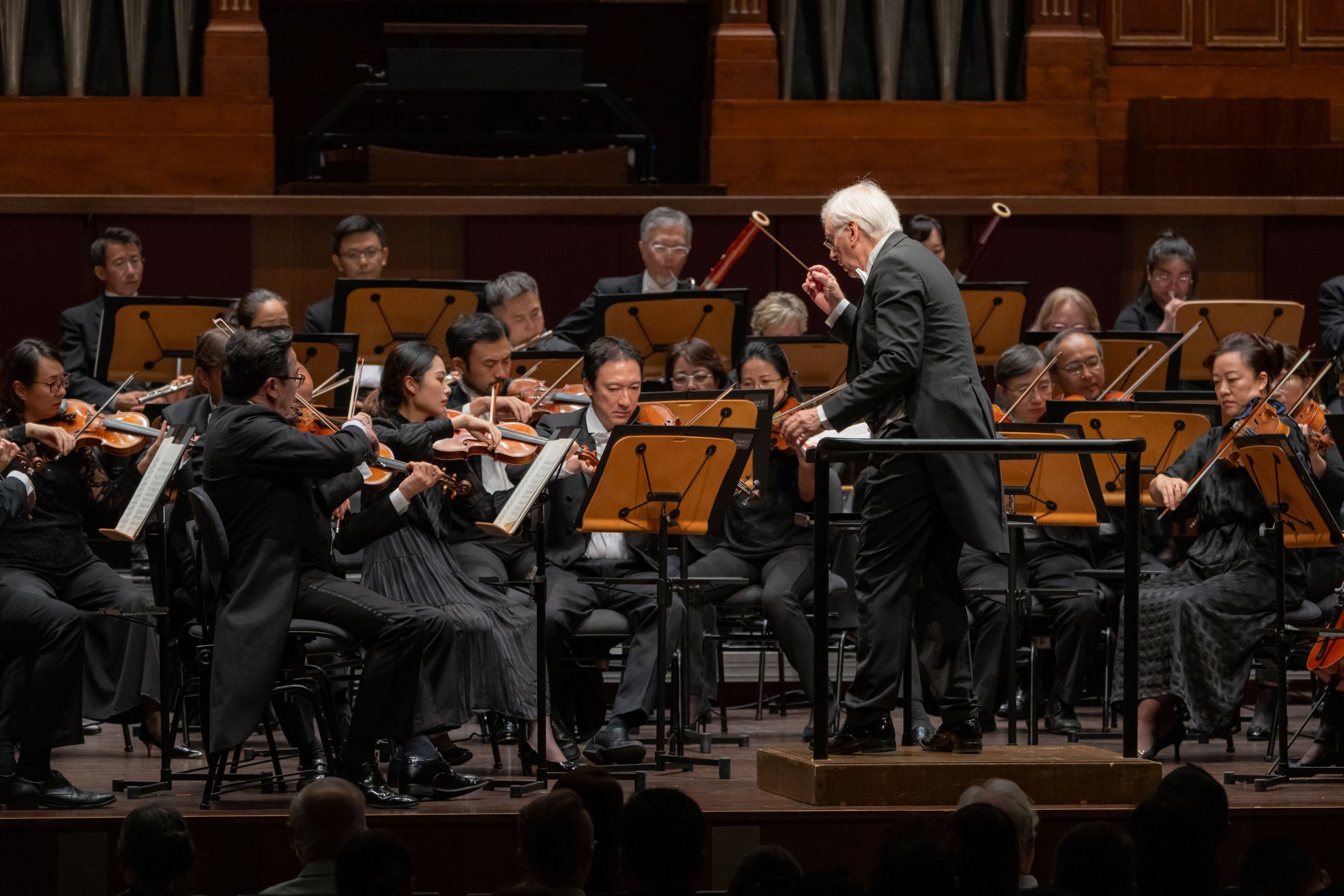 Mario Venzago conducts the Singapore Symphony Orchestra &copy; Aloysius Lim | Singapore Symphony Orchestra
