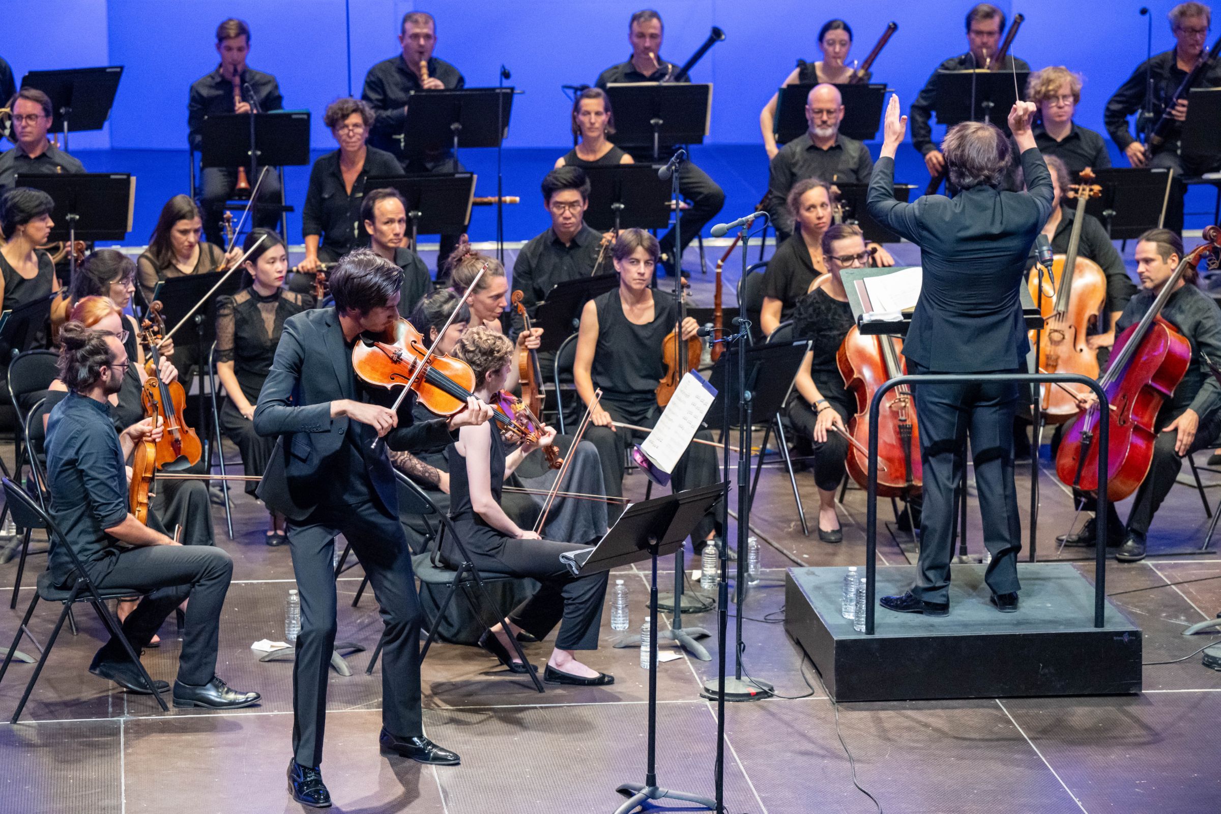 Paul Zientara et Le Cercle de l'Harmonie dirigé par Jérémie Rhorer &copy; Festival Berlioz / Bruno Moussier
