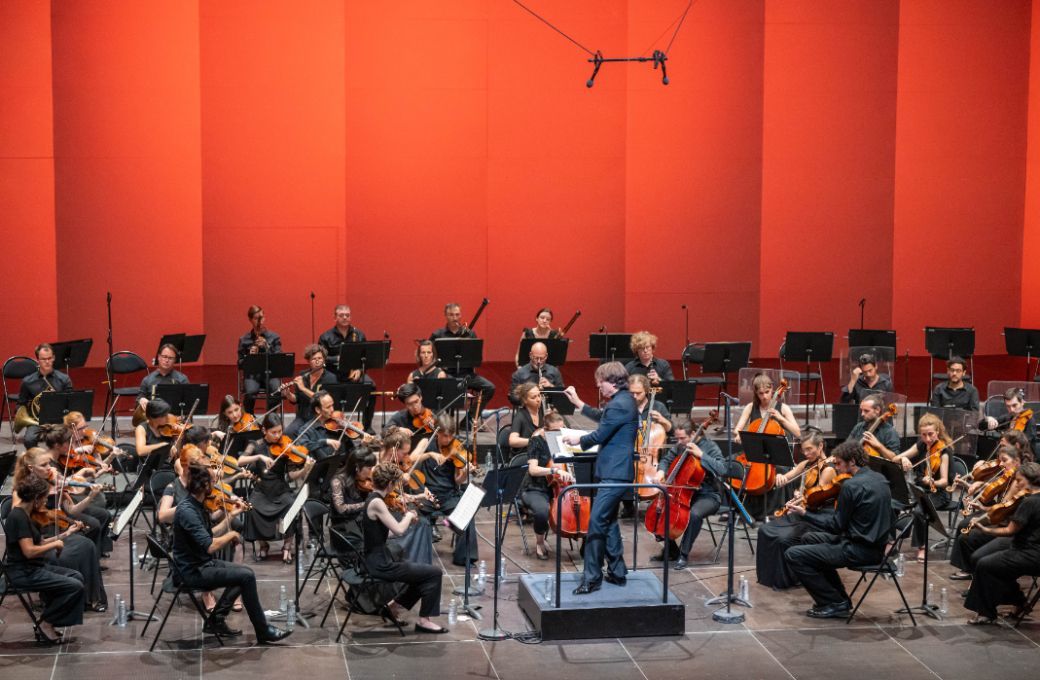 Le Cercle de l'Harmonie dirig&eacute; par J&eacute;r&eacute;mie Rhorer &copy; Festival Berlioz / Bruno Moussier