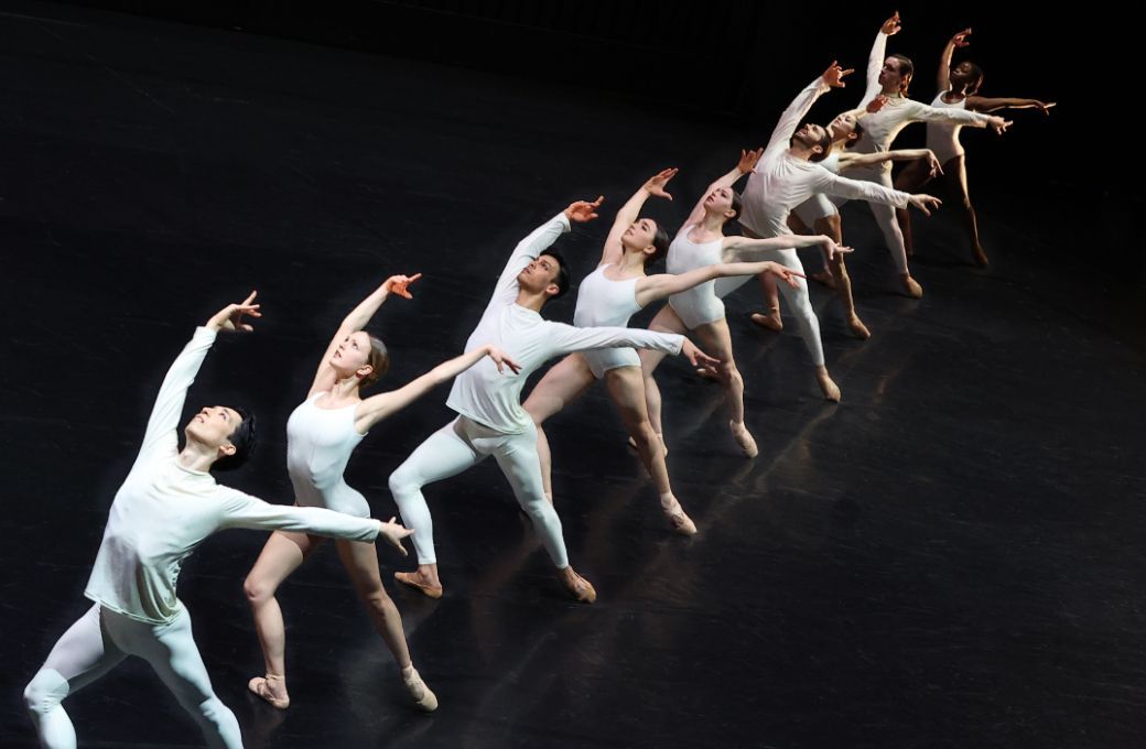 Dutch National Ballet in David Dawson's <i>METAMORPHOSIS</i> © Hans Gerritsen