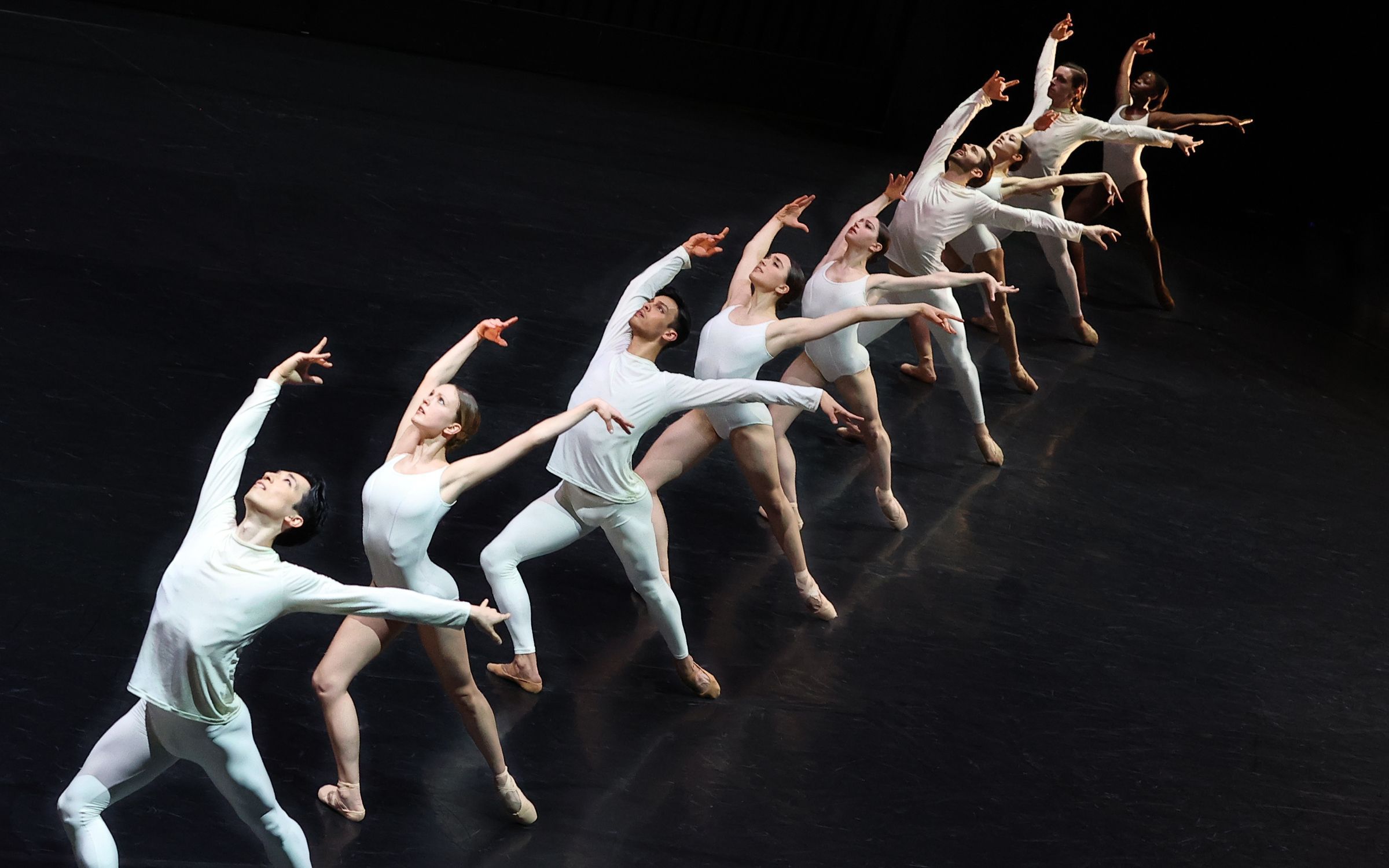 Dutch National Ballet in David Dawson's <i>METAMORPHOSIS</i> © Hans Gerritsen