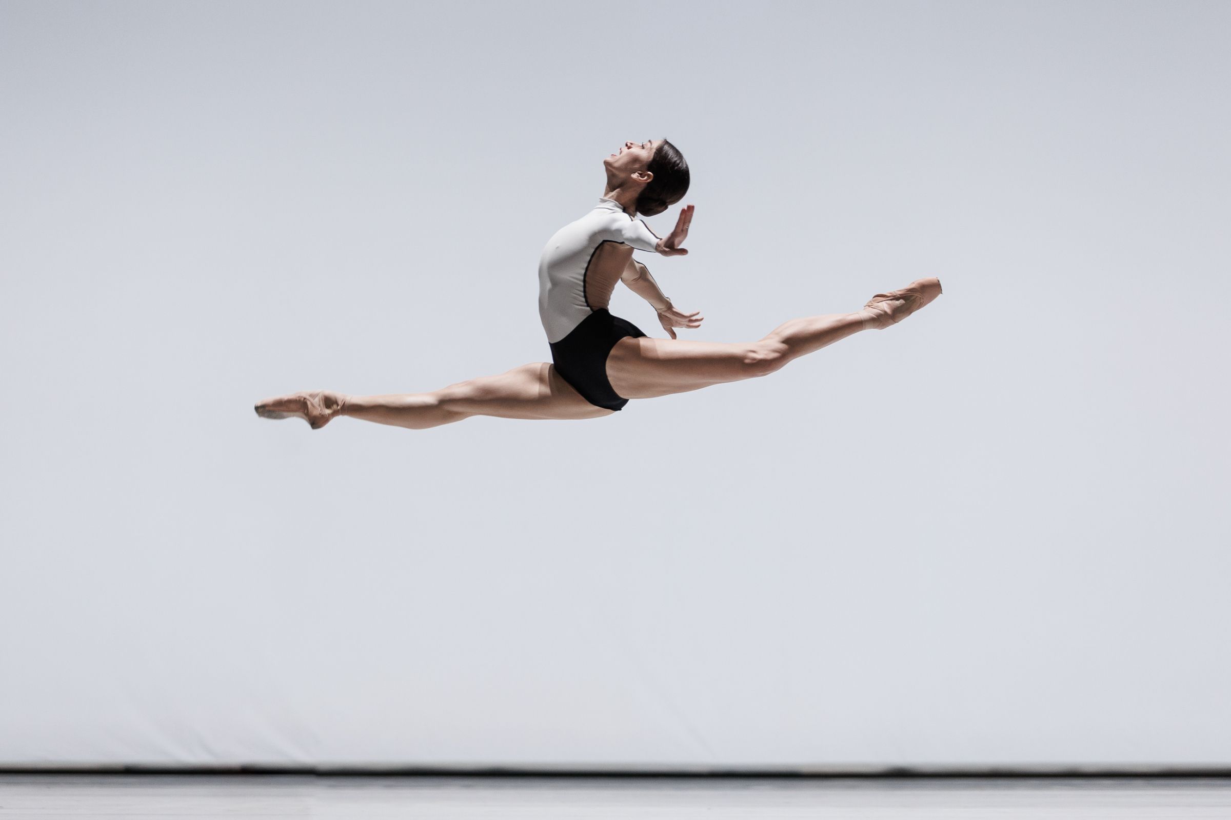 Alice Mariani in David Dawson's <i>Anima Animus</i>, La Scala Milan © Yan Revazov