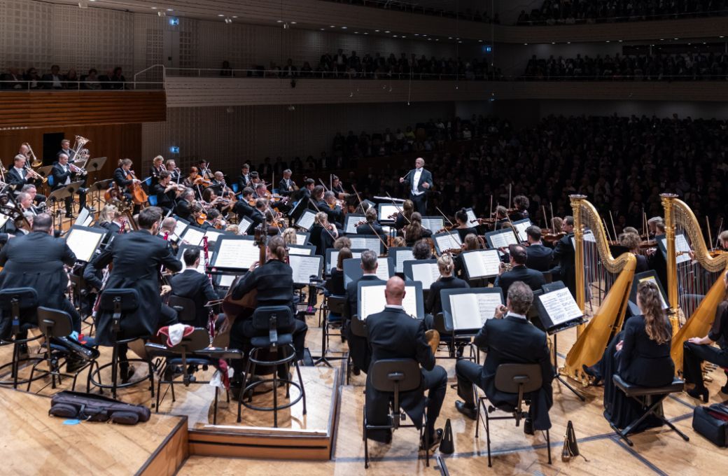 Iván Fischer dirigiert das Royal Concertgebouw Orchestra © Patrick Hurlimann | Lucerne Festival