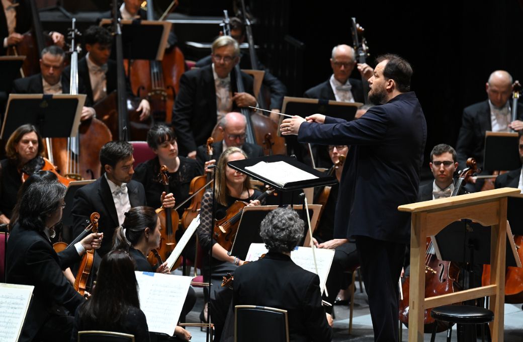 Andris Nelsons conducts the Boston Symphony Orchestra © BBC | Chris Christodoulou
