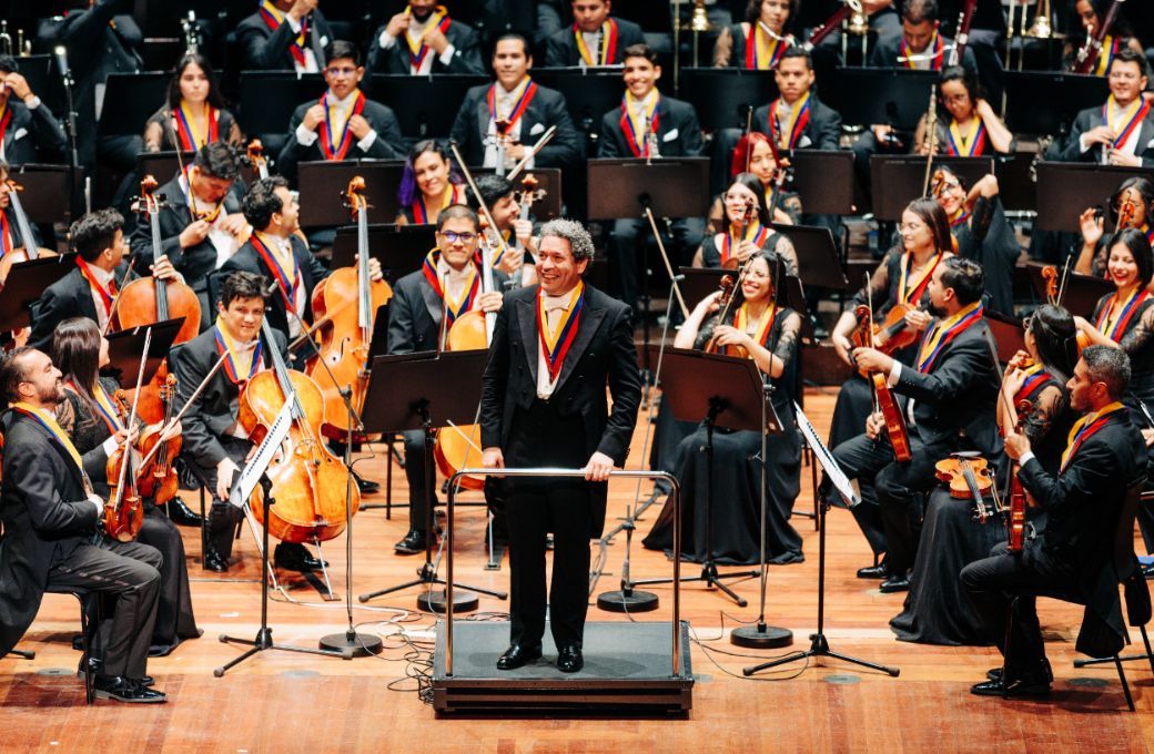 Gustavo Dudamel and the Simón Bolívar Symphony Orchestra of Venezuela © Andrew Perry