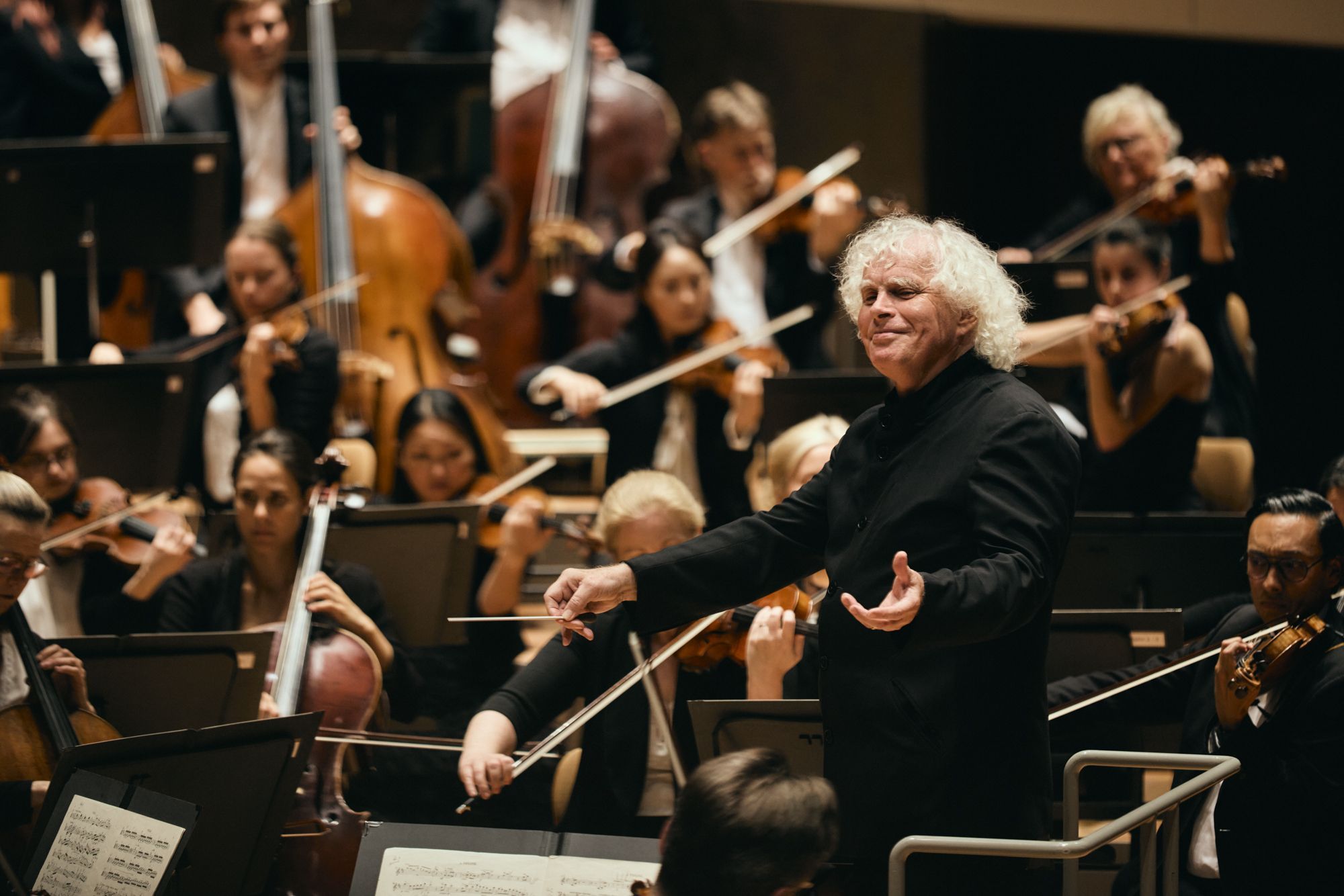 Sir Simon Rattle dirigiert das London Symphony Orchestra &copy; Fabian Schellhorn