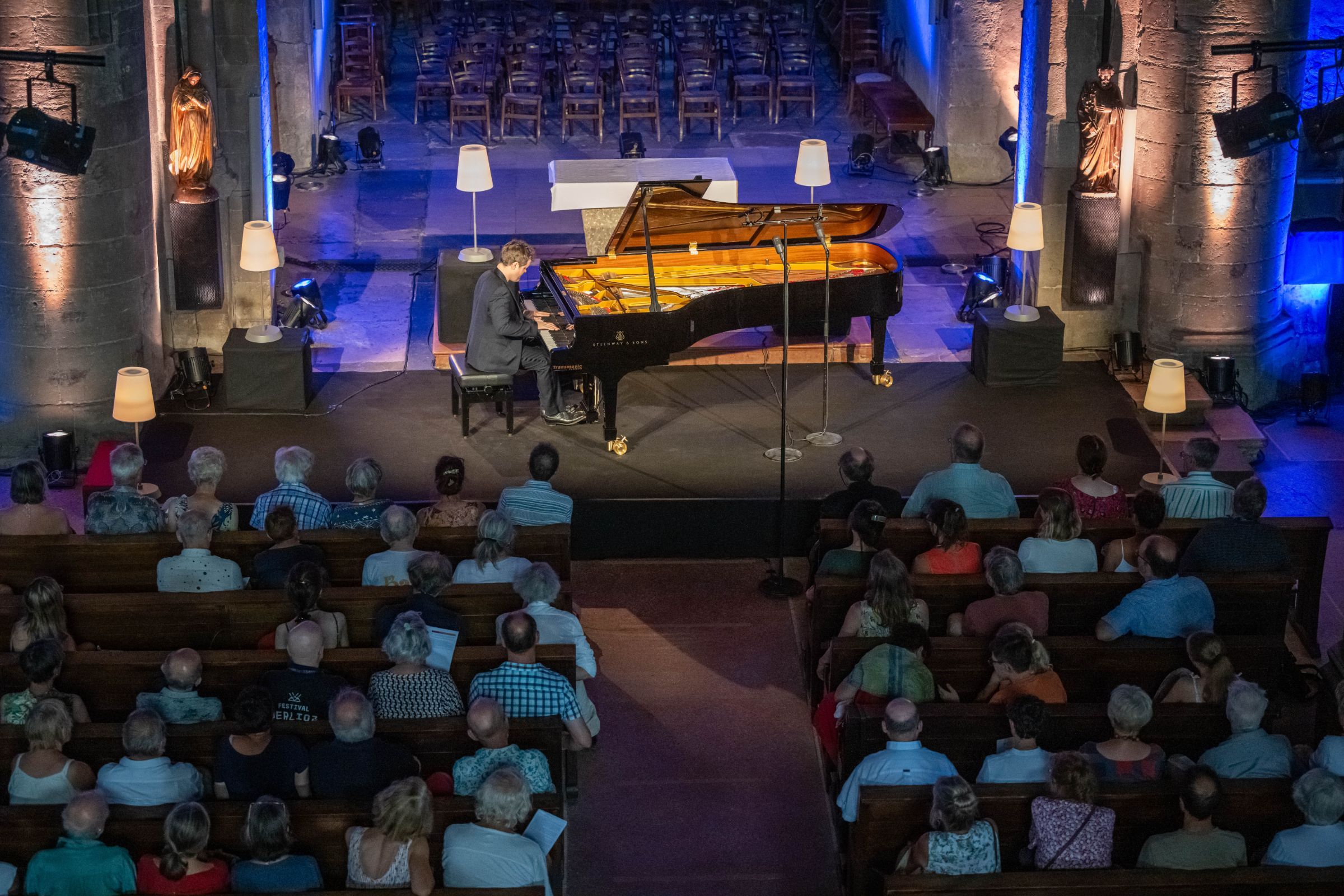 Benjamin Grosvenor dans l'église de La Côte-Saint-André &copy; Festival Berlioz / Bruno Moussier