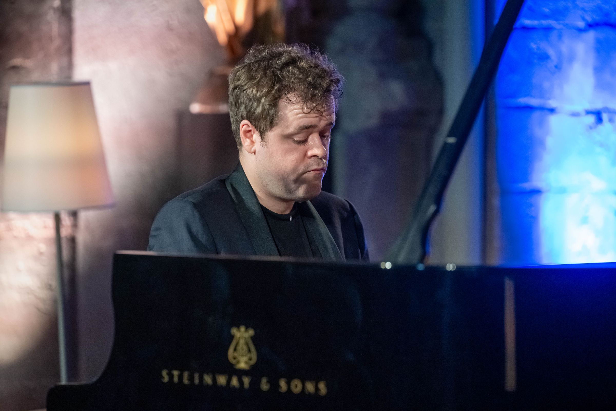 Benjamin Grosvenor dans l'église de La Côte-Saint-André &copy; Festival Berlioz / Bruno Moussier