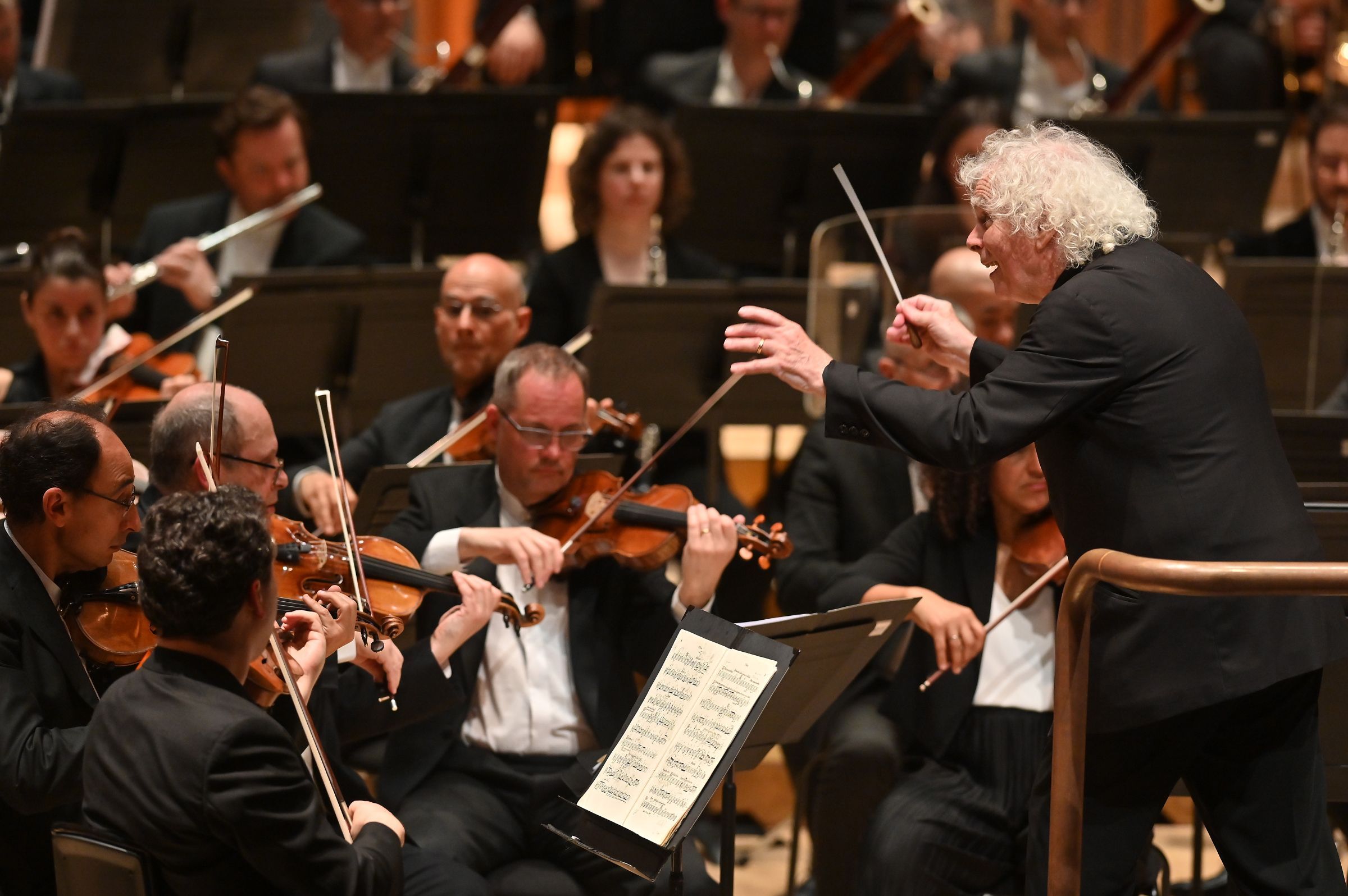 Sir Simon Rattle conducts the LSO &copy; Mark Allan | LSO