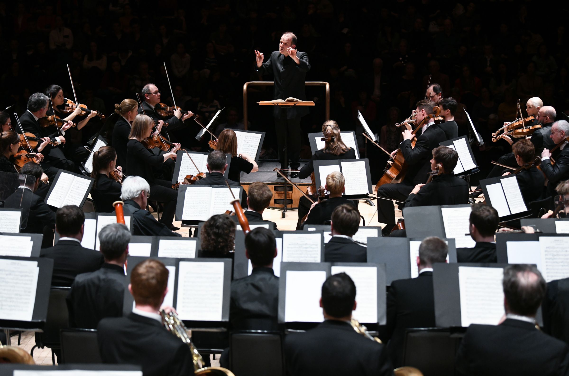 François-Xavier Roth conducts the LSO &copy; Doug Peters