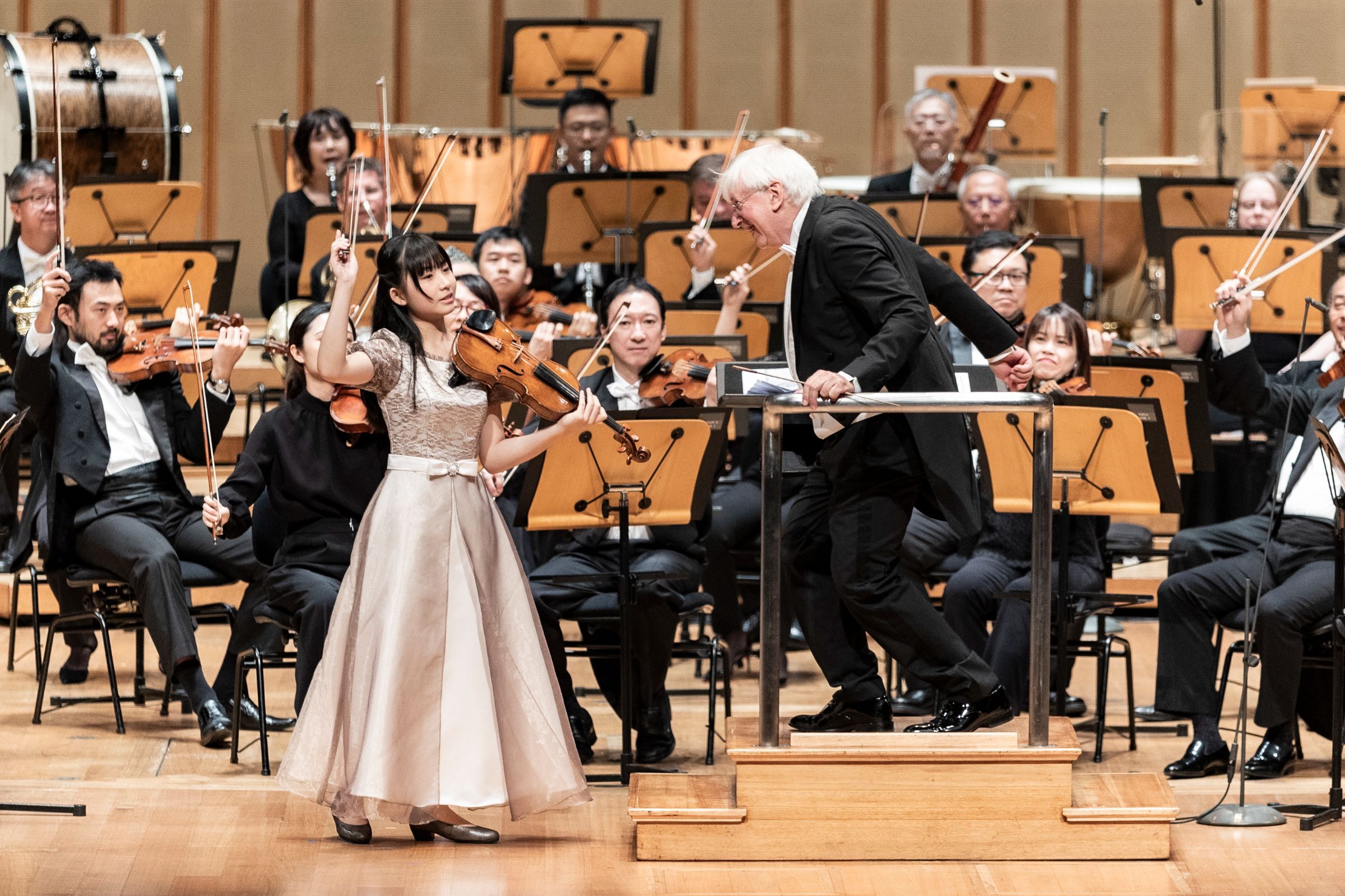 Chloe Chua, Mario Venzago and the Singapore Symphony Orchestra &copy; Chris P Lim | Singapore Symphony Orchestra