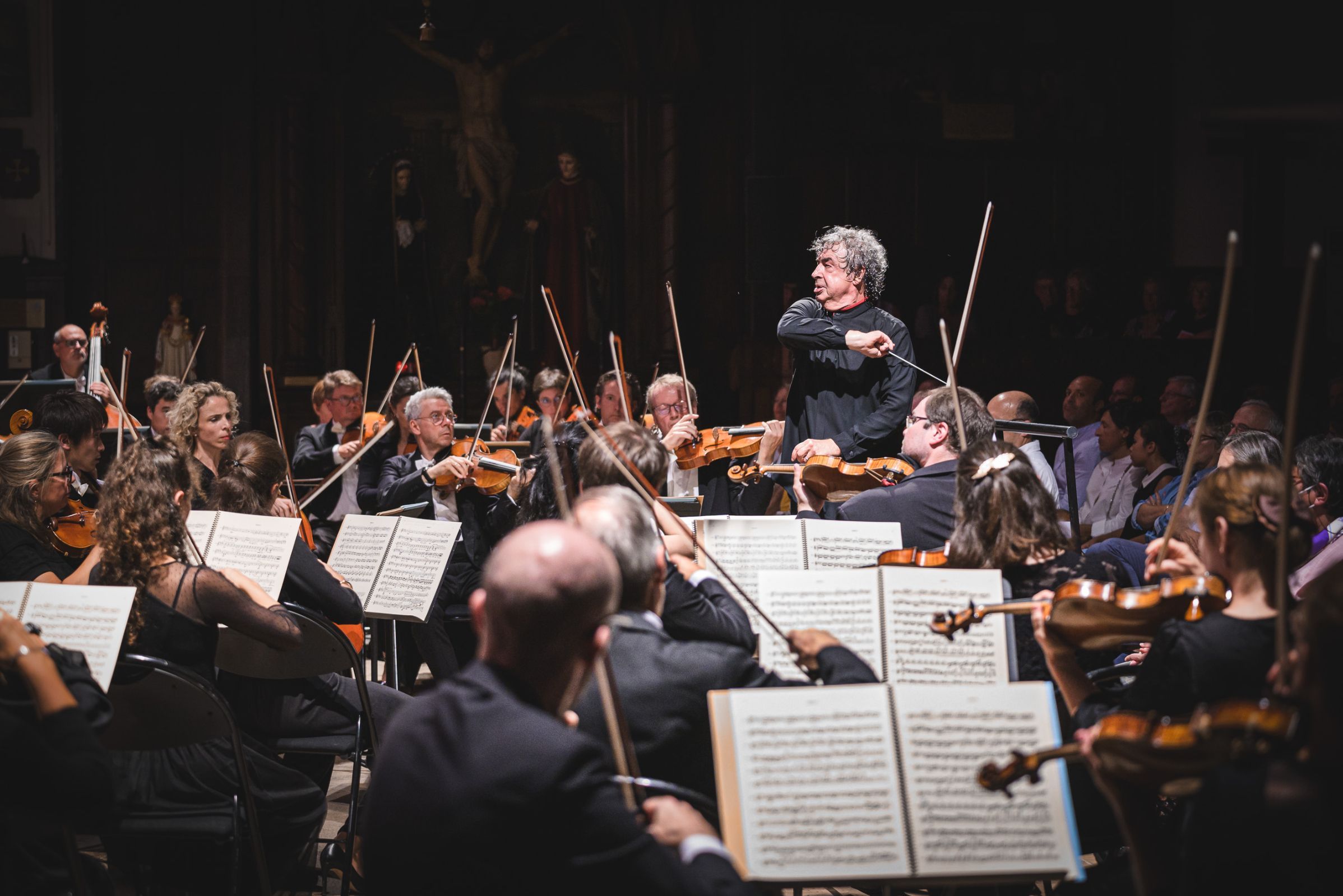 Semyon Bychkov conducts the Paris Opera Orchestra © Mathieu Mengaillou KOMCEBO