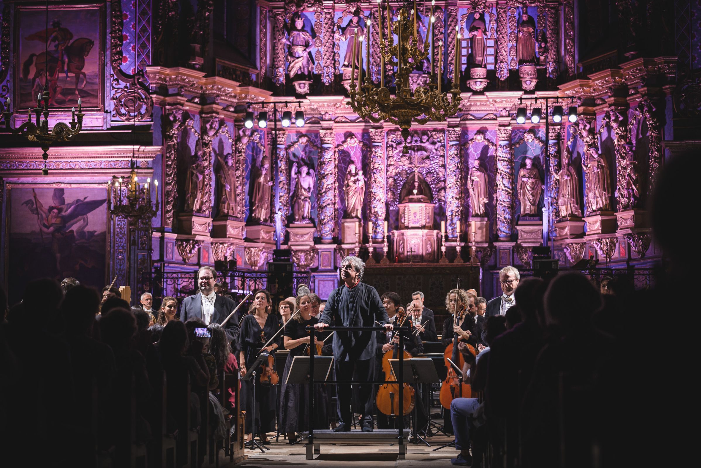 Semyon Bychkov and the Paris Opera Orchestra in the Église Saint-Jean-Baptiste © Mathieu Mengaillou KOMCEBO