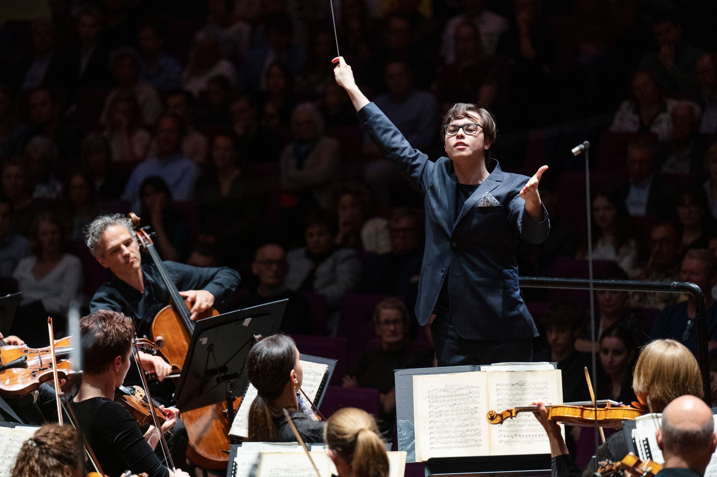 Tarmo Peltokoski conducts the Rotterdam Philharmonic Orchestra &copy; Karen van Glist