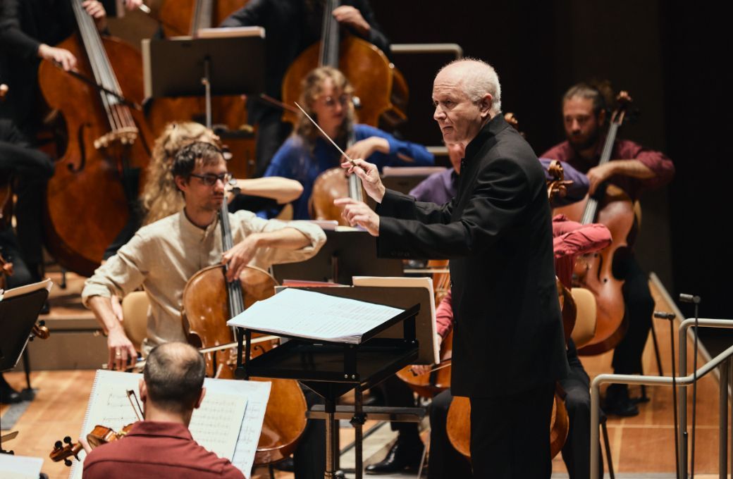 Sir George Benjamin conducts Ensemble Modern © Fabian Schellhorn
