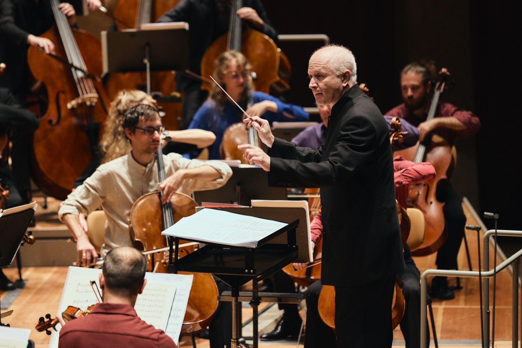 Sir George Benjamin conducts Ensemble Modern &copy; Fabian Schellhorn