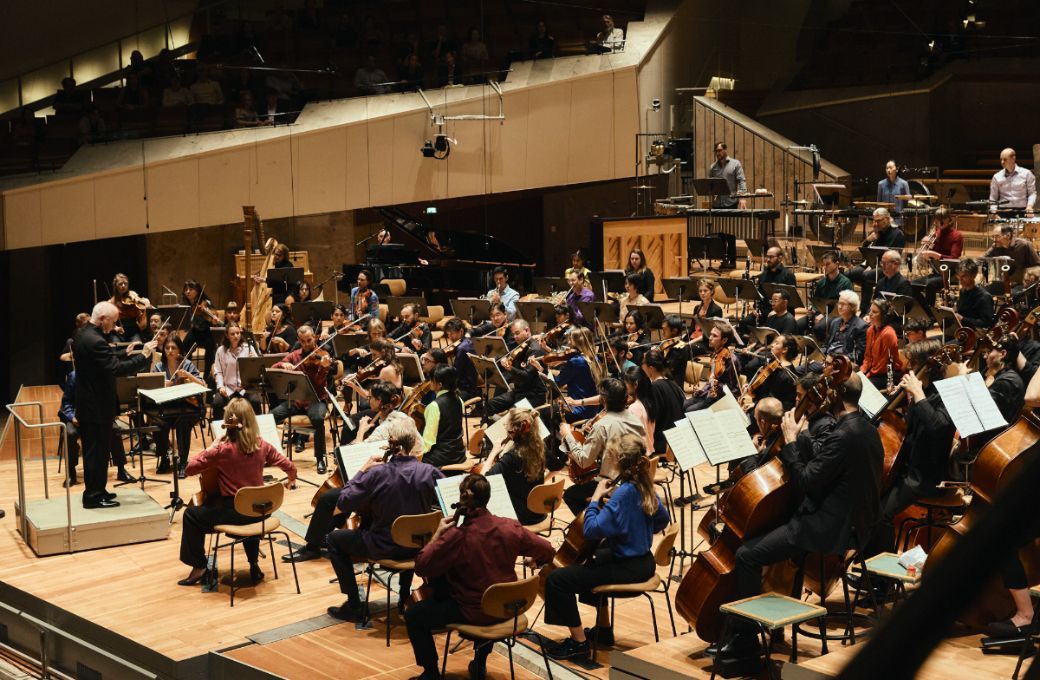 Sir George Benjamin conducts Ensemble Modern &copy; Fabian Schellhorn