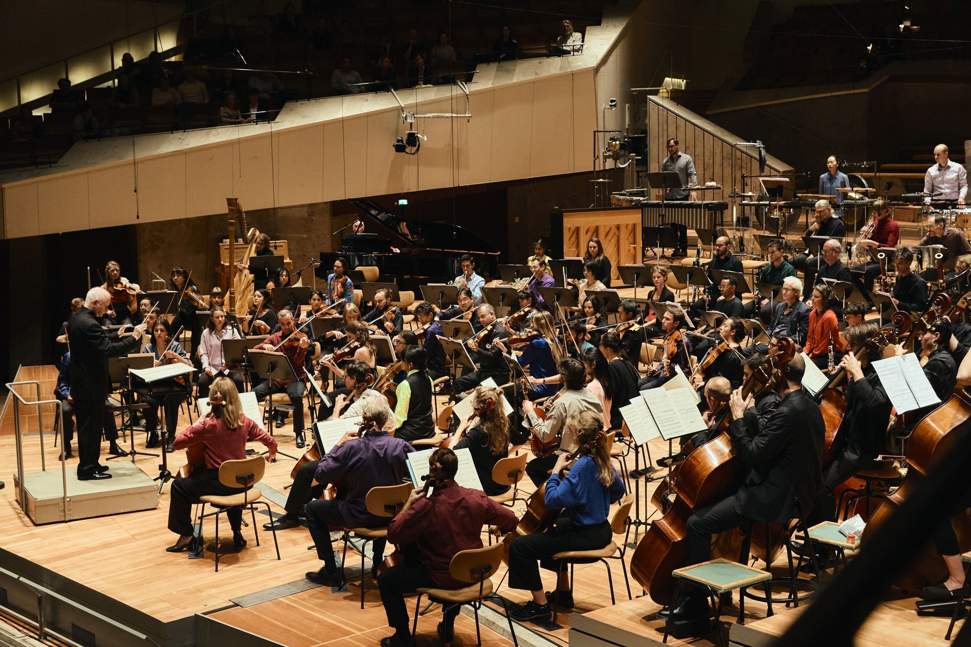 Sir George Benjamin conducts Ensemble Modern &copy; Fabian Schellhorn