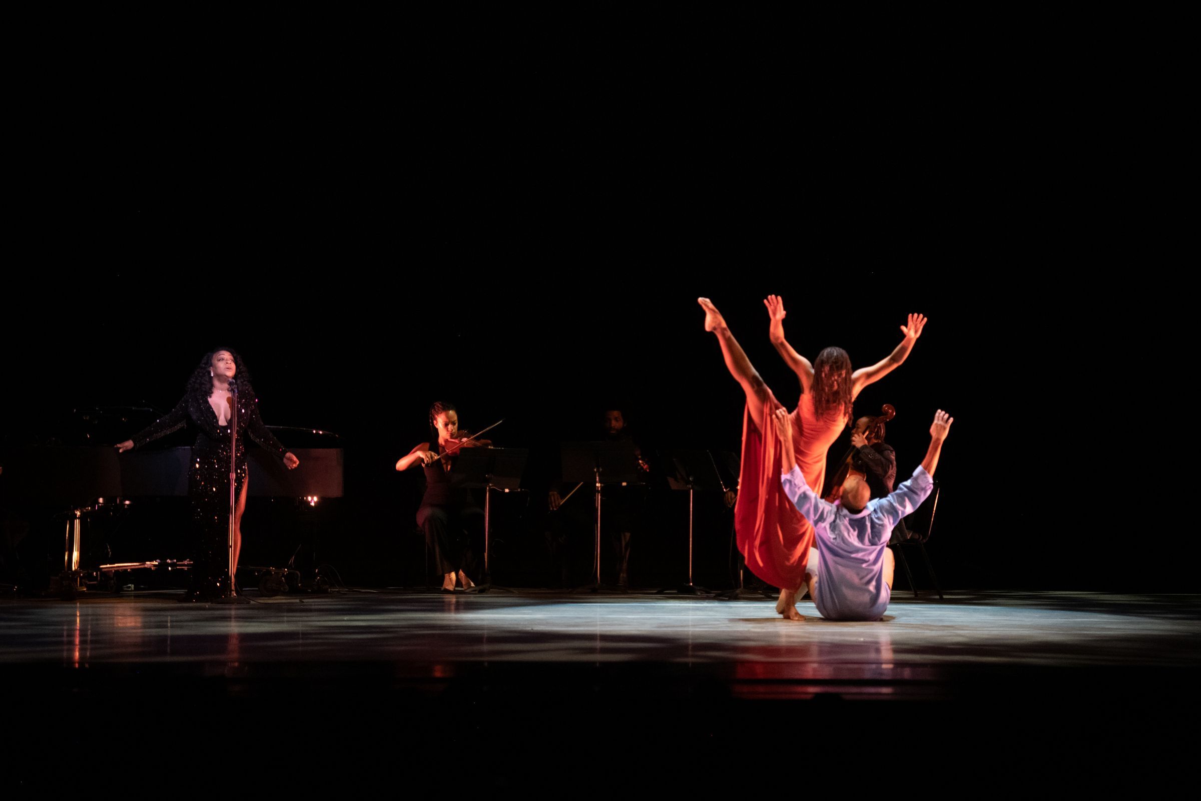 Ashley Mayeux and Jeroboam Bozeman in Robert Battle's <i>Unfold</i> © Christopher Duggan