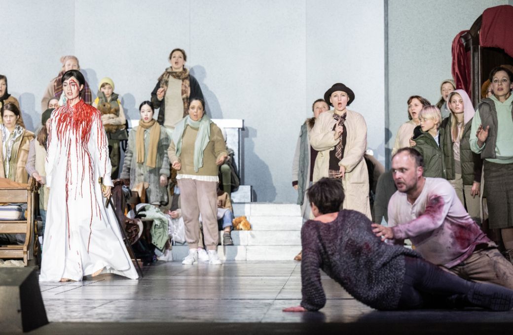 Mara Guseynova (Engel), Maria Kataevea (Johanna) und Richard &Scaron;veda (Lionel) &copy; Sandra Then