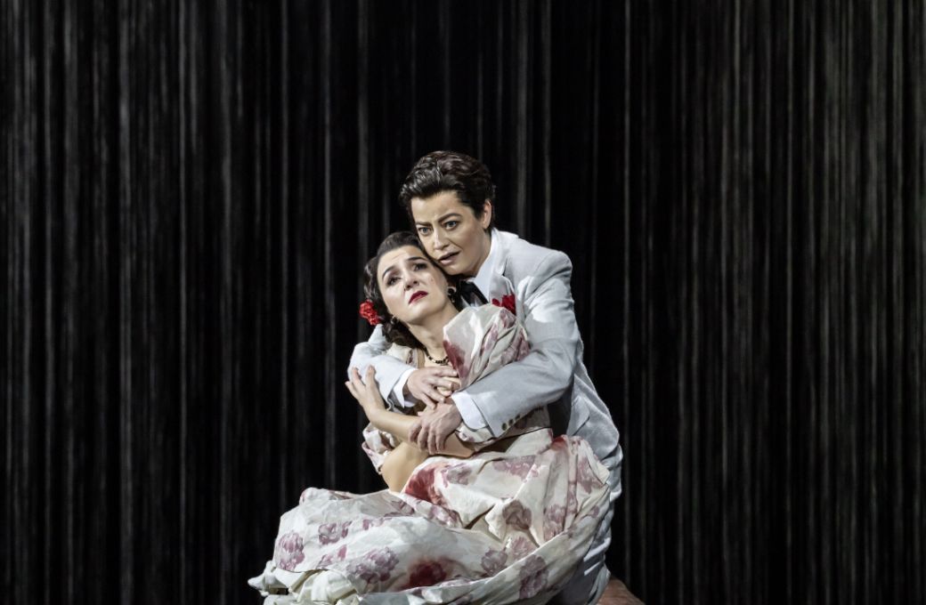 Jaquelina Livieri (Margarita Xirgu) and Hanna Hipp (Lorca) © Johan Persson
