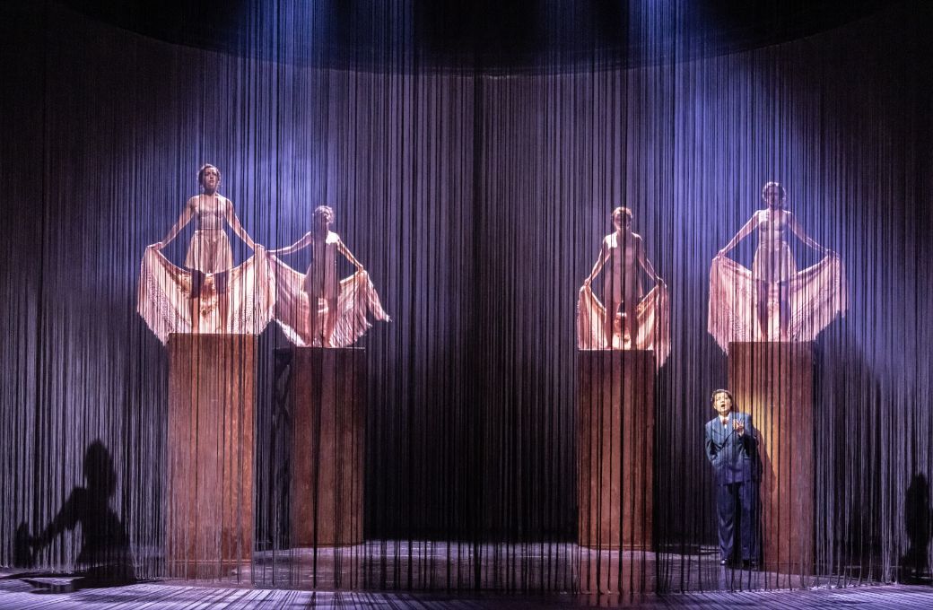 Hanna Hipp (Federico Garc&iacute;a Lorca) and ensemble &copy; Johan Persson