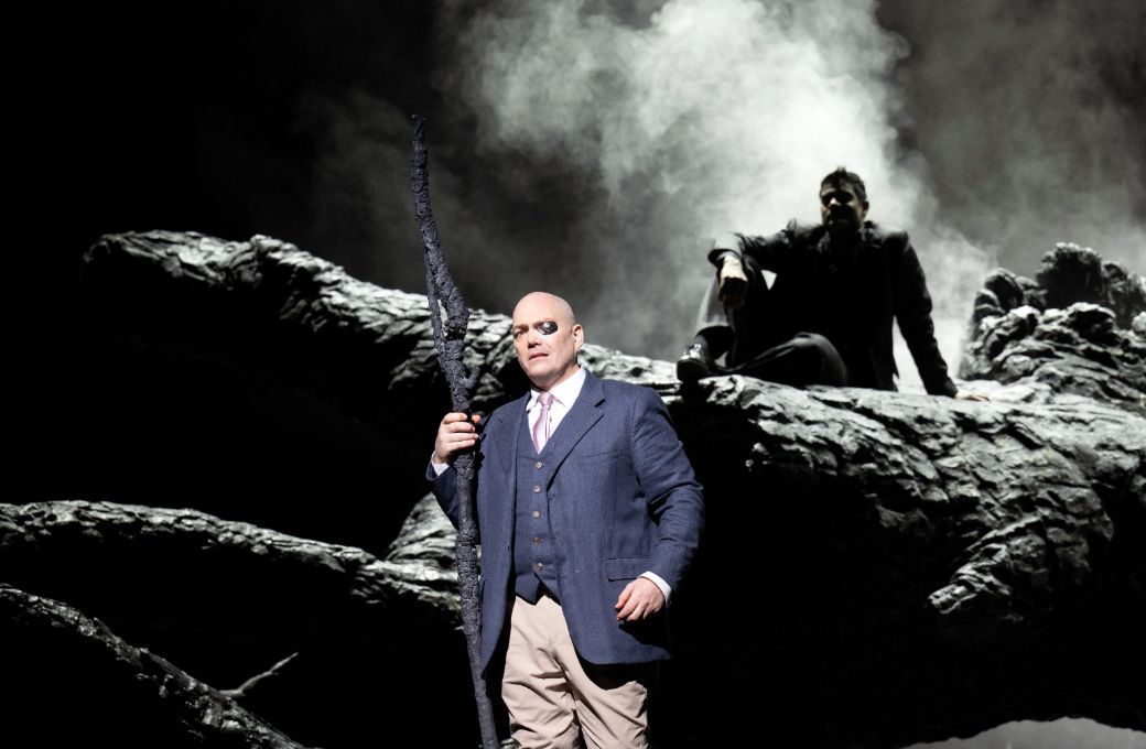 Christopher Maltman (Wotan) and Sean Panikkar (Loge) &copy; ROH | Monika Rittershaus