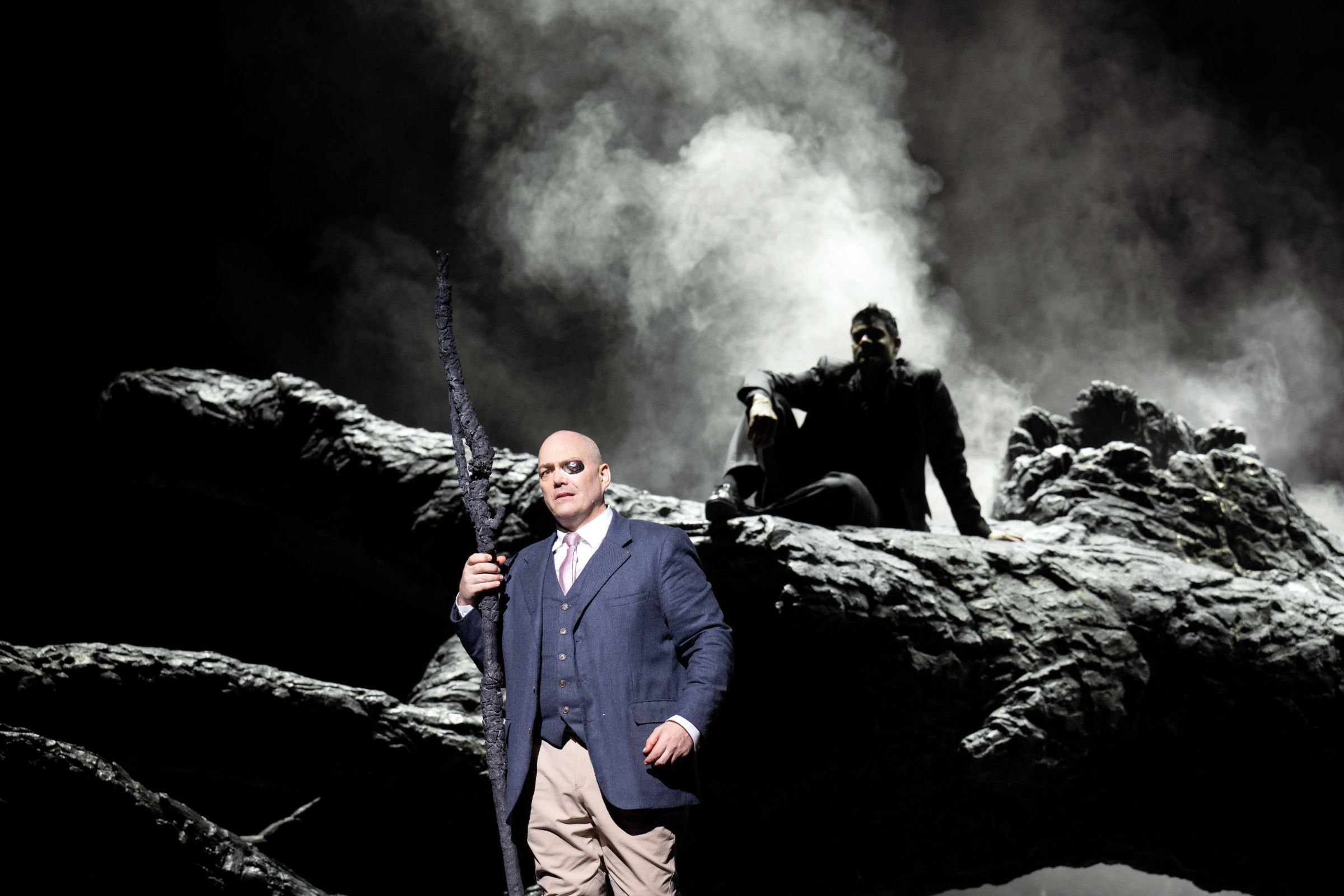Christopher Maltman (Wotan) and Sean Panikkar (Loge) © ROH | Monika Rittershaus