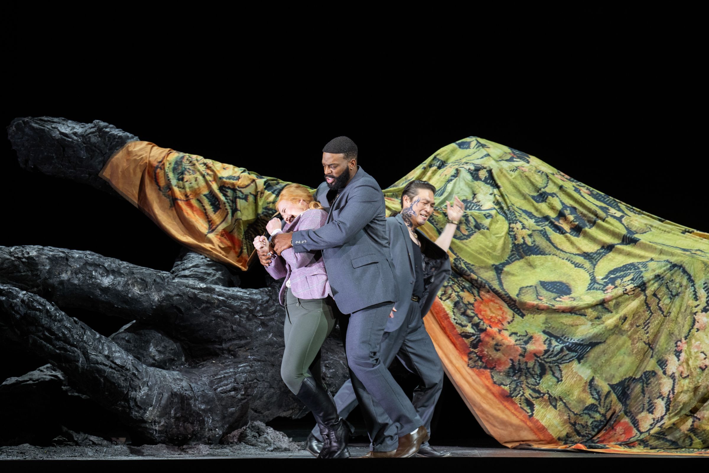 Kiandra Howarth (Freia), Soloman Howard (Fafner) and Insung Sim (Fasolt) © ROH | Monika Rittershaus