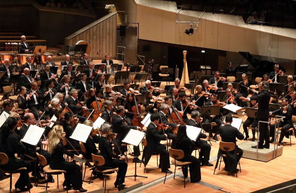 Vladimir Jurowski dirigiert das Bayerische Staatsorchester © Wilfried Hoesl
