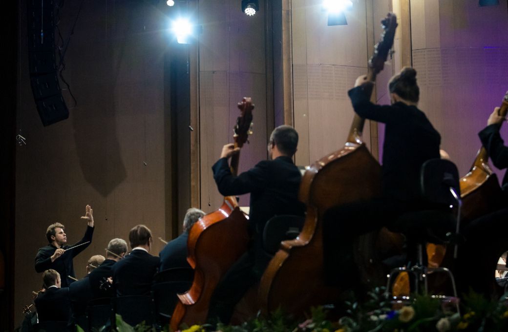 Jakub Hrůša conducts the Vienna Philharmonic &copy; Cristina Tanase