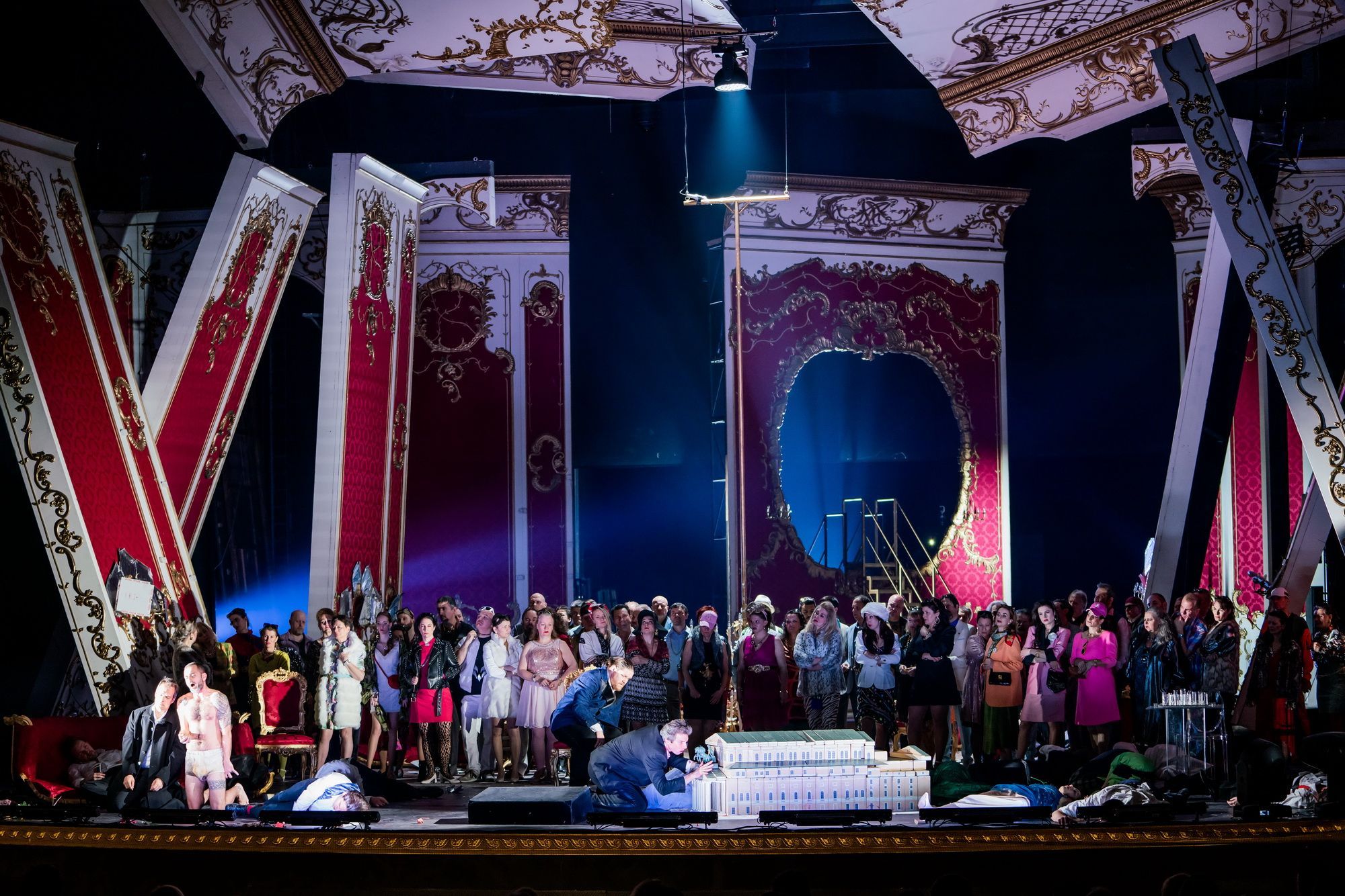 Calixto Bieito’s staging of <i>War and Peace</i> &copy; Valter Berecz