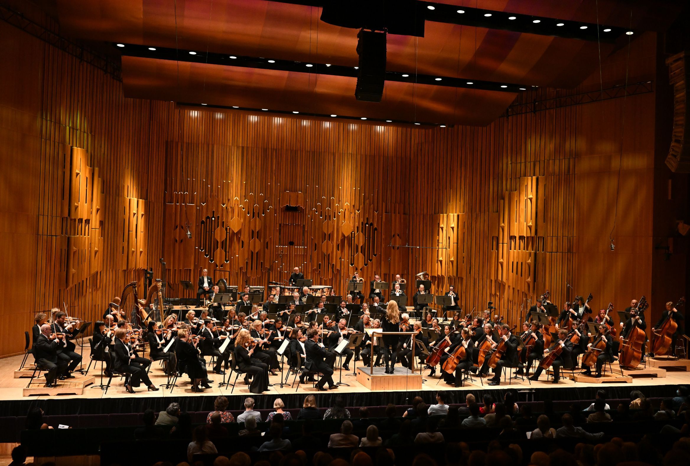 Barbara Hannigan conducts the London Symphony Orchestra © LSO | Mark Allan