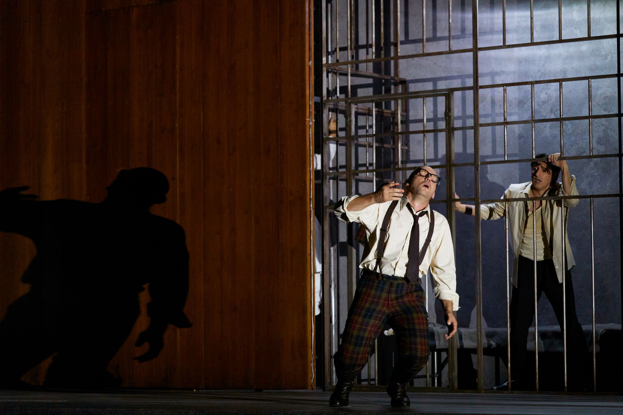Stéphane Degout (Rodrigue) and Charles Castronovo (Don Carlos) &copy; Grand Théâtre de Genève | Magali Dougados