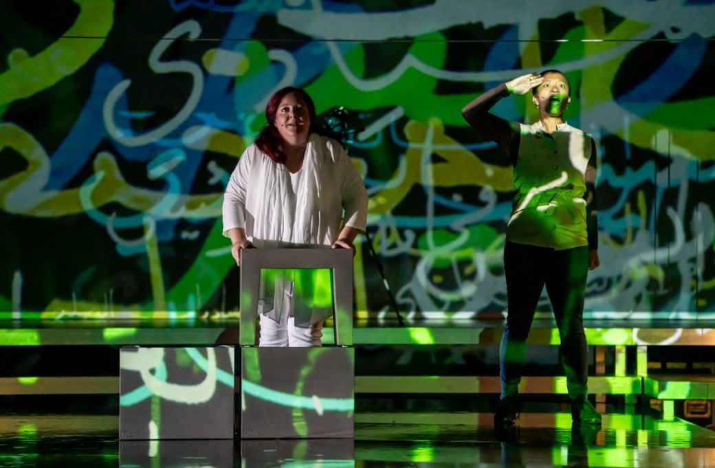 Dima Orsho (Fatma) y Carla Nahadi Babelegoto (Sama) © Mikel Ponce | Palau de les Arts