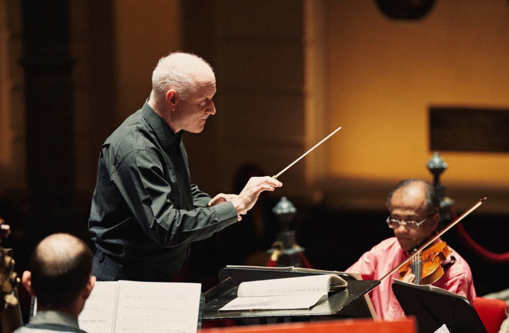 Sir George Benjamin conducts Ensemble Modern &copy; Milagro Elstak
