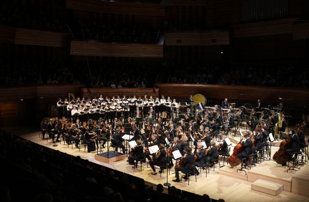 L'Orchestre philharmonique et la Maîtrise de Radio France, sous la direction de Mikko Franck © Christophe Abramowitz / Radio France