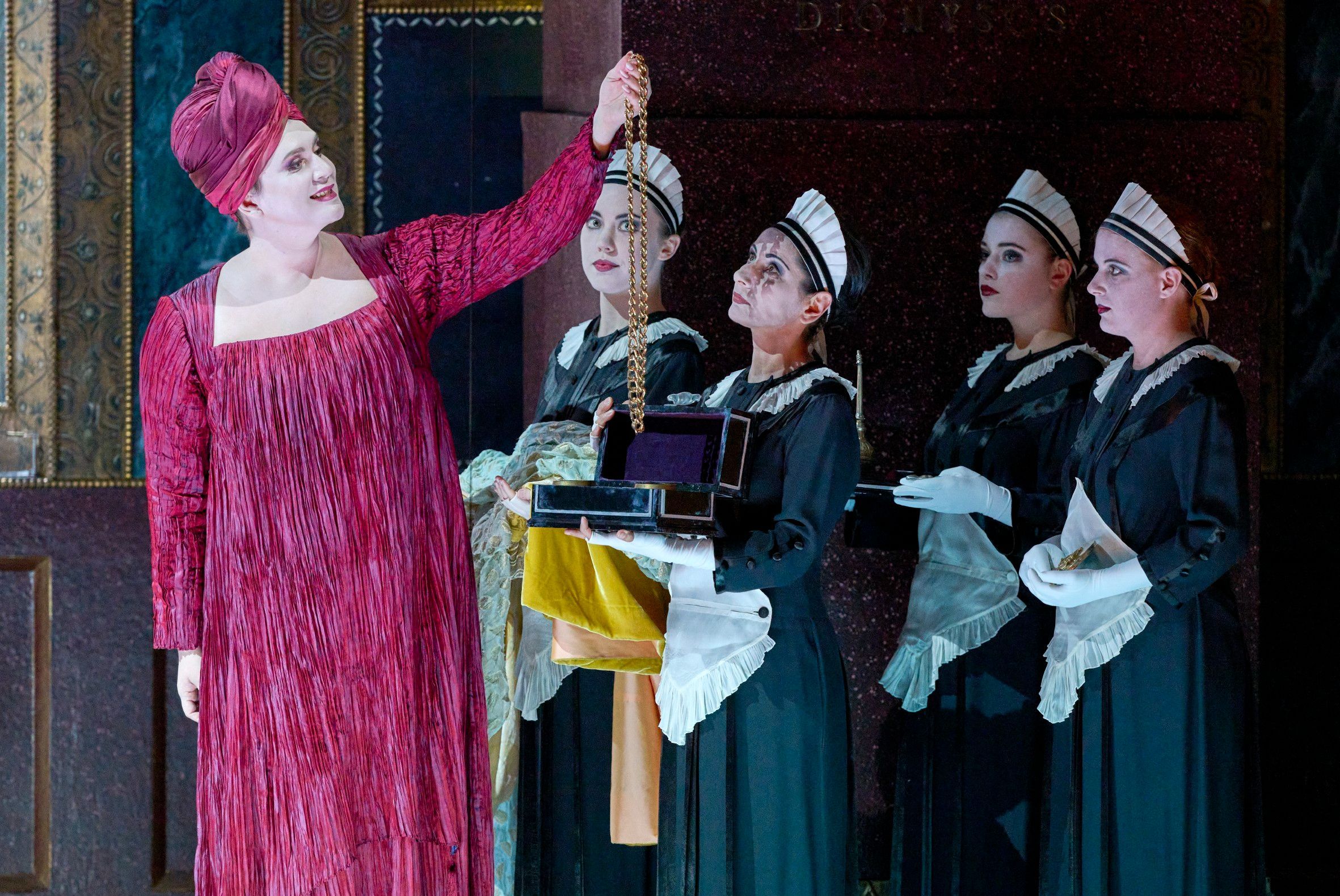 Noa Beinart (Gaea) &copy; Wiener Staatsoper | Michael Pöhn