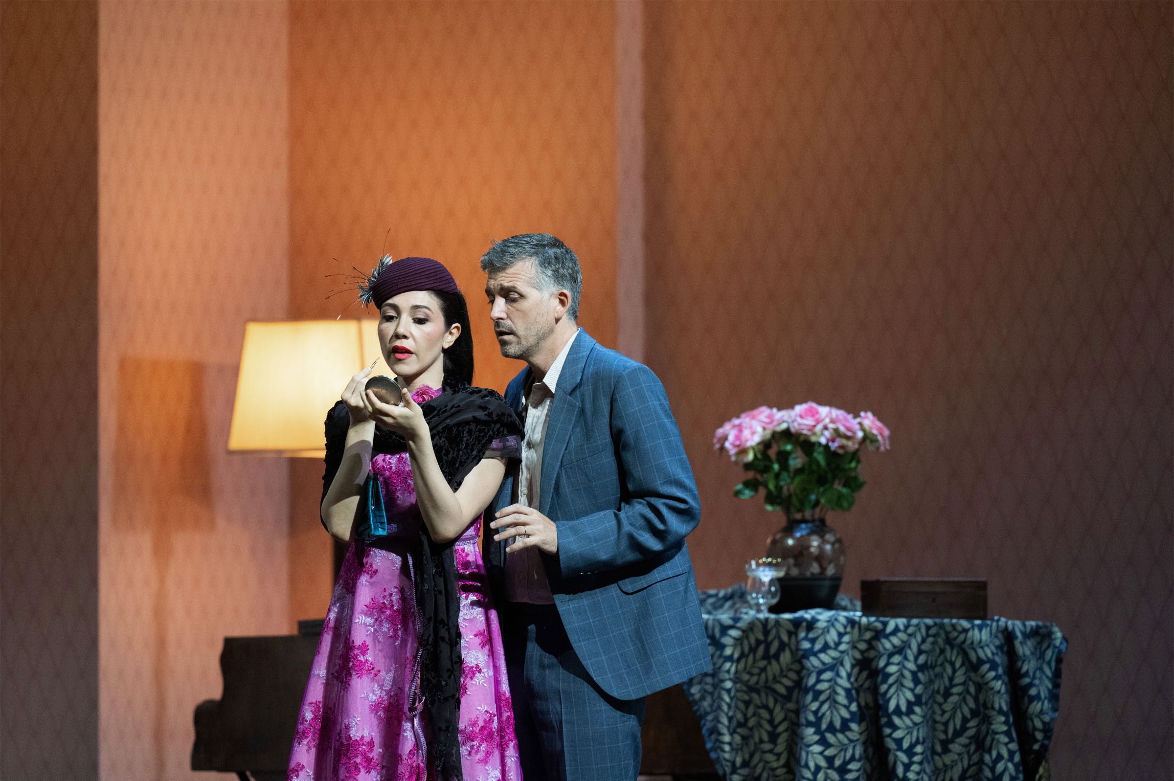 Sandra Hamaoui (Lisette) und Juan Francisco Gatell (Prunier) &copy; Monika Rittershaus
