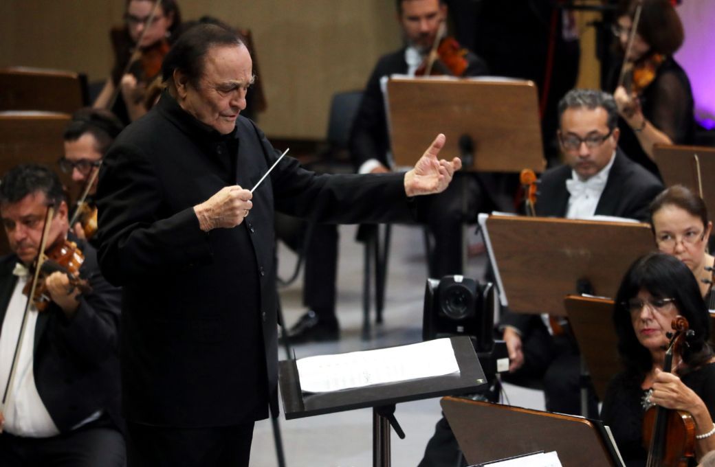 Charles Dutoit conducts the Hungarian National Philharmonic Orchestra &copy; Cătălina Filip