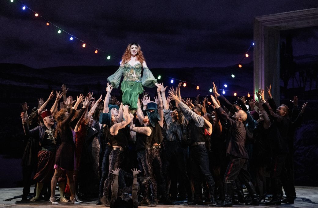 Vasilisa Berzhanskaya (Preziosilla) and Royal Opera Chorus © ROH | Camilla Greenwell