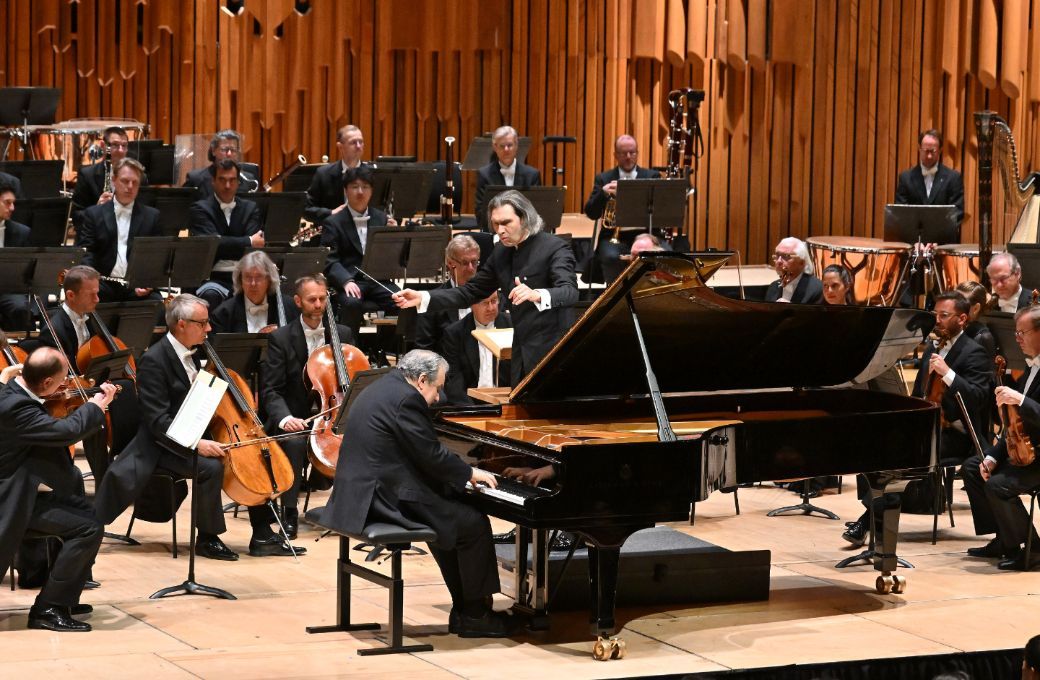 Yefim Bronfman and the Bayerisches Staatsorchester &copy; Mark Allan | Barbican